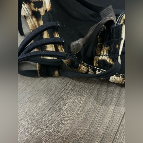 Victoria’s Secret Leopard Push Up Bikini Top (36D) - Picture 4 of 4